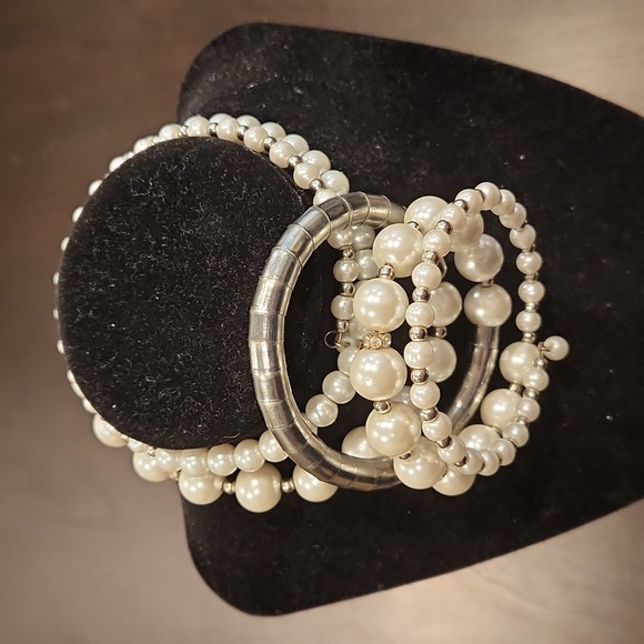6 Tier, Faux Pearl Cuff Braclet - Picture 5 of 11